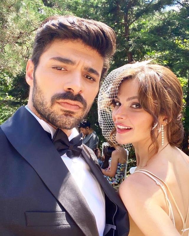 Sinem Ünsal ve Halit Özgür Sarı aşkı noktalandı!
