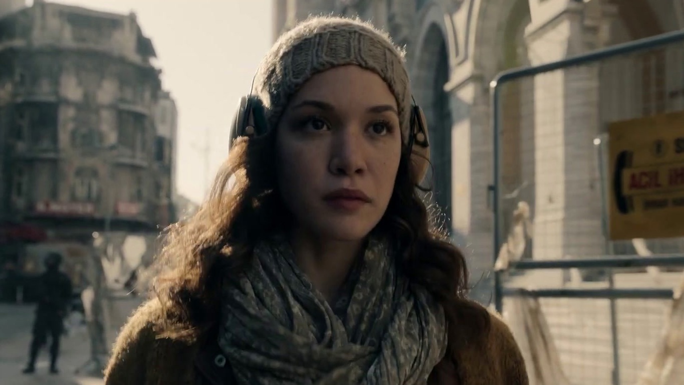 Hazal Subaşı IMDb'de zirvede!