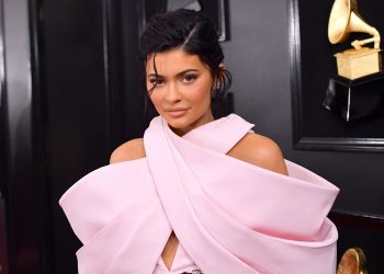 2 çocuk annesi Kylie Jenner’dan sürpriz karar!