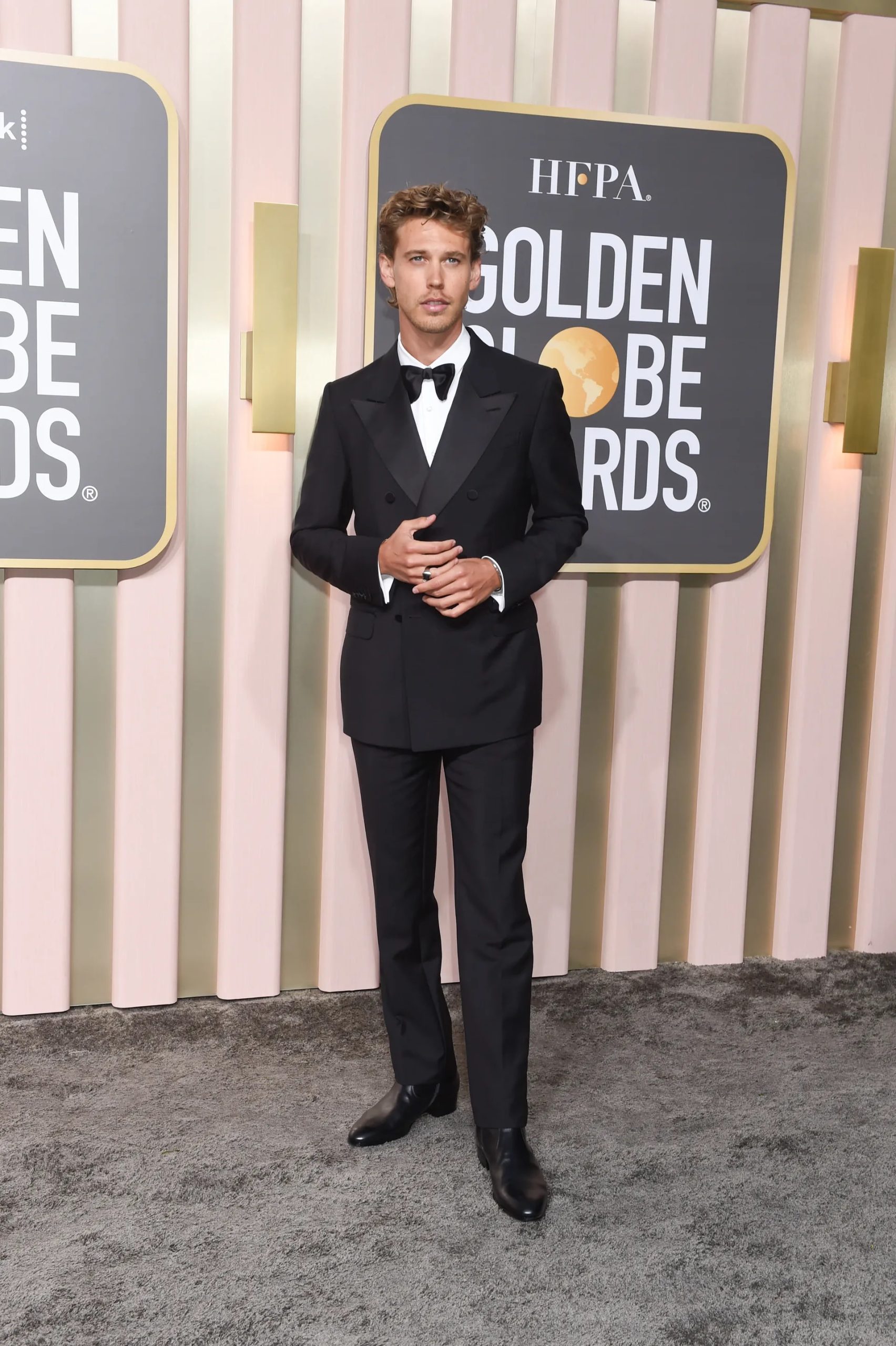 80 Altın Küre Ödülleri nden büyüleyici kırmızı halı görünümleri austin butler-min