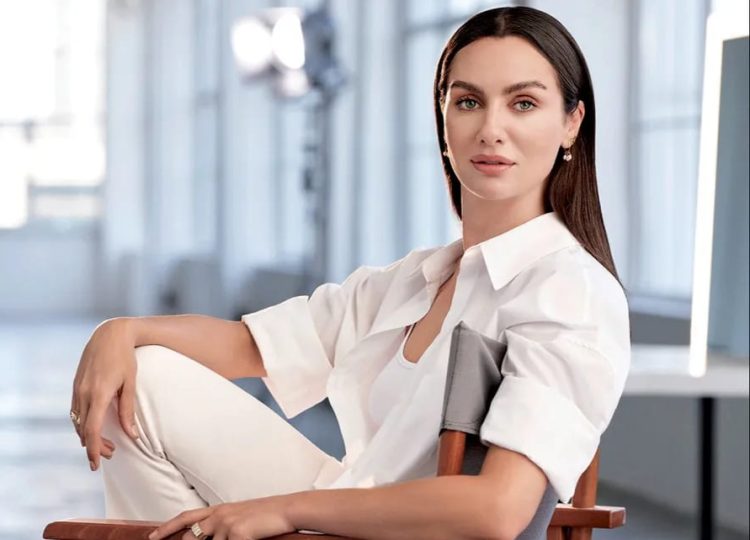 Birce Akalay ödül töreni için hazırlıklara başladı