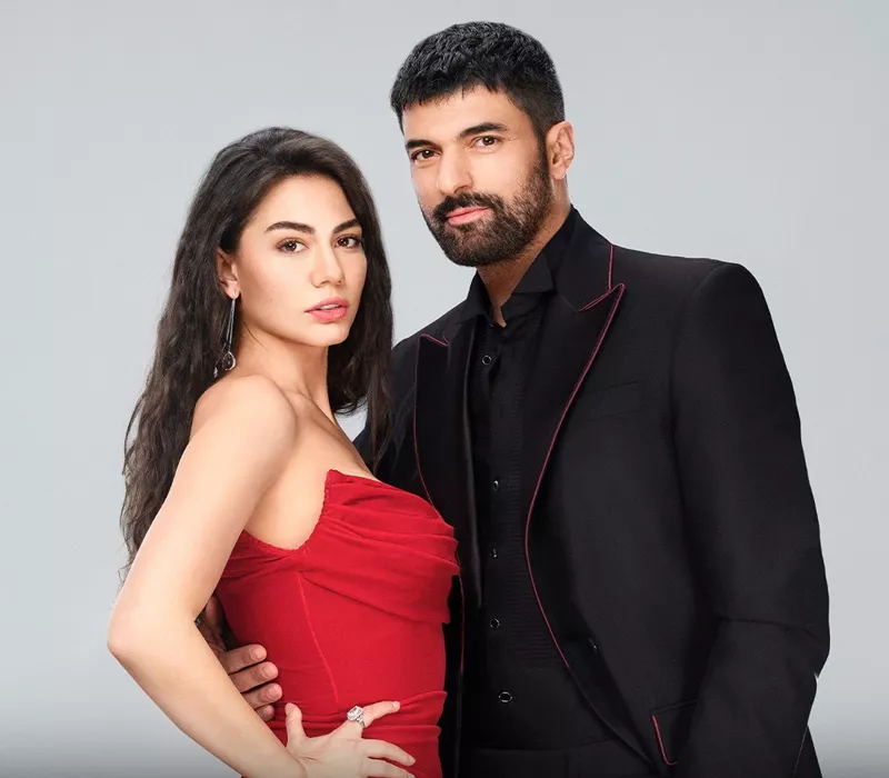 Engin Akyürek ve Demet Özdemir den sürpriz kare