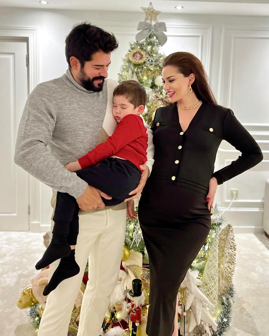 Fahriye Evcen ve Burak Özçivit çiftinden yeni yıl pozu-2