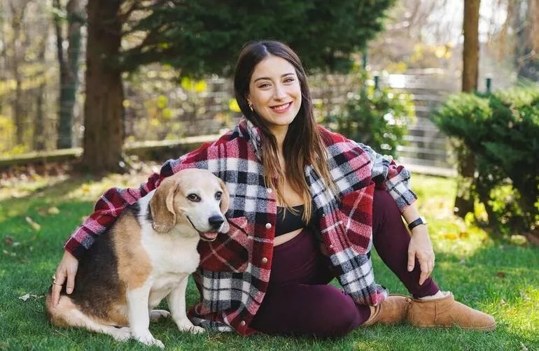 Hazal Kaya'dan karnı burnunda pozlar