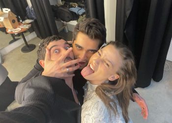 Mert Ramazan Demir Serenay Sarıkaya ve Burak Deniz den samimi paylaşım 0