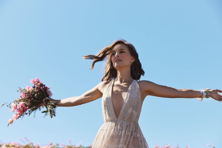 Natalie Portman ve Dior dan bahar esintileri Miss Dior Blooming Bouquet Perfume Bottle