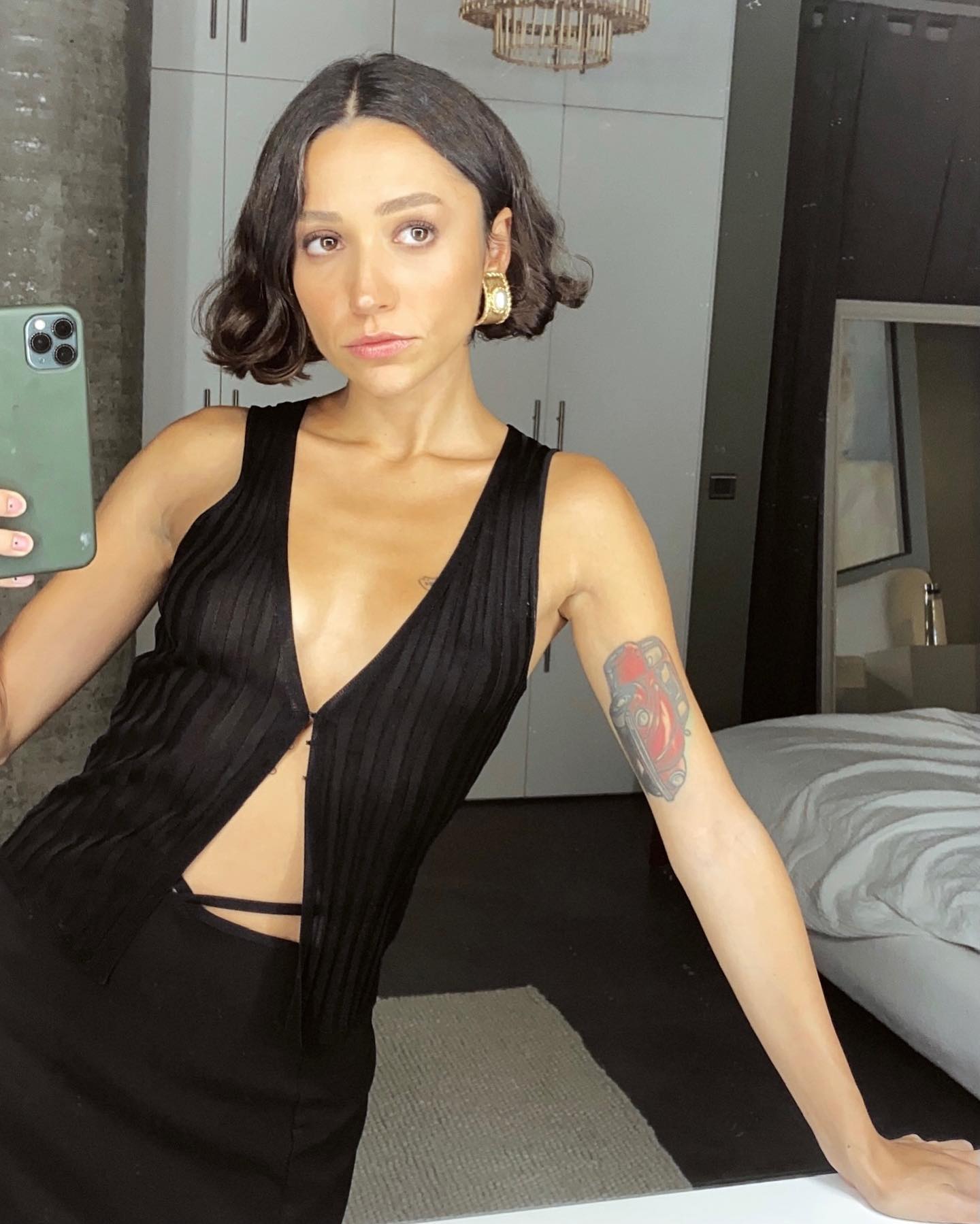 Zeynep Bastık tan transparan üstüyle ayna pozu - All Magazine Zeynep Bastık tan transparan üstüyle ayna pozu