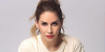 Aynur Aydın sahnede yaptığı hareketle eleştiri yağmuruna tutuldu!