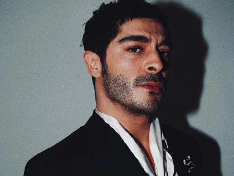 Burak Deniz'in korkutucu pozları!