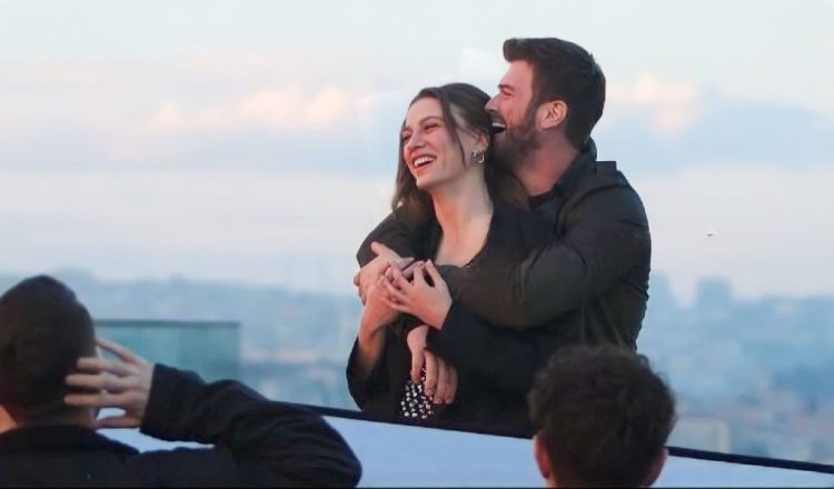 serenay-sarikaya-ve-kivanc-tatlituglu-aile-dizisinden-ilk-kareler