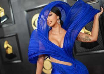 2023 Grammy Ödülleri en iyi kırmızı halı görünümleri cardi b 00
