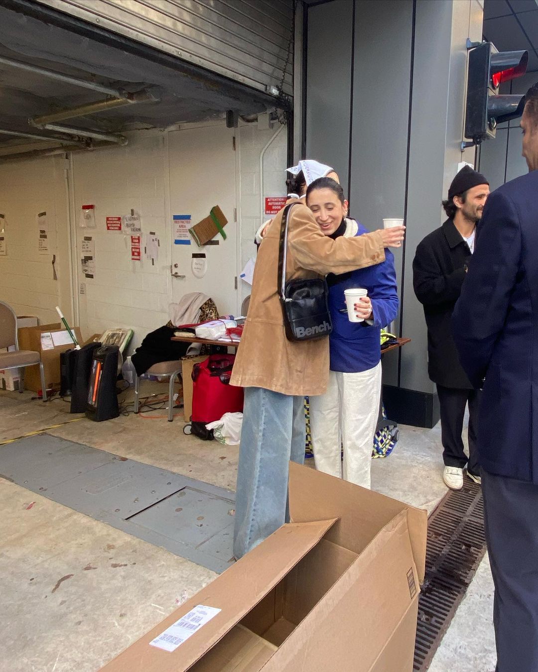 Bella Hadid, Türkevin’e yardım kutuları bağışladı
