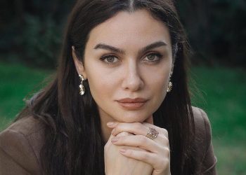 Birce Akalay’a Twitter şoku! “Elon Musk’a aidat ödememiz icap ediyormuş”