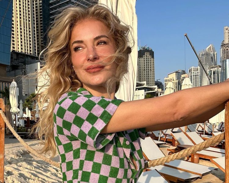 Burcu Esmersoy dünya turunda