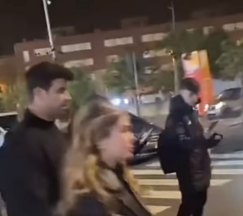 Pique ve sevgilisi restorandan kovuldu!