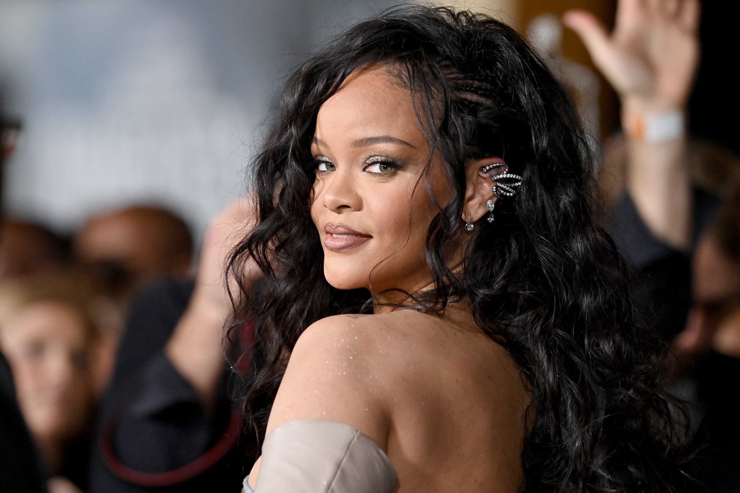 Rihanna Oscar Ödül Töreni nde sahneye çıkacak