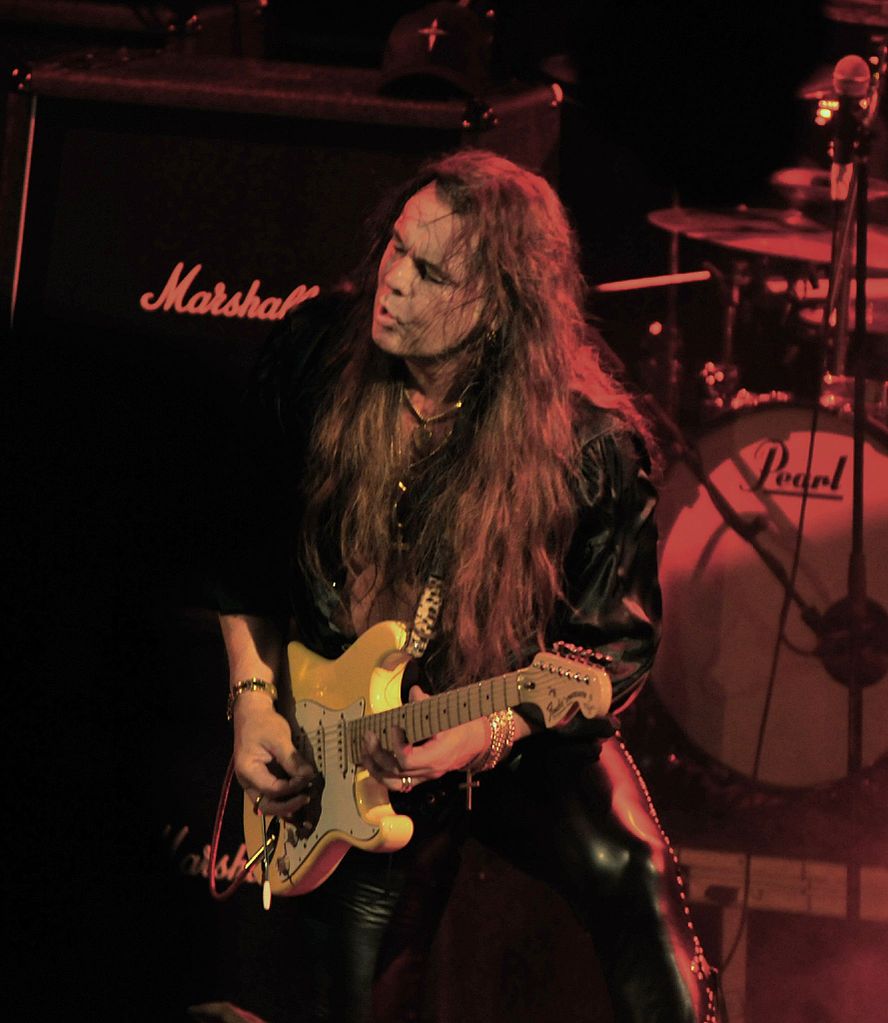 Yngwie Malmsteen ve Türk eşi Ebru Solmaz’dan depremzedeler için yardım çağrısı

