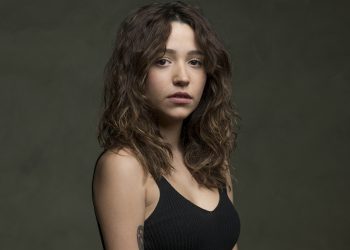 Zeynep Bastık’tan enkaz altında şarkısını dinlemek isteyen genç kıza cevap geldi!