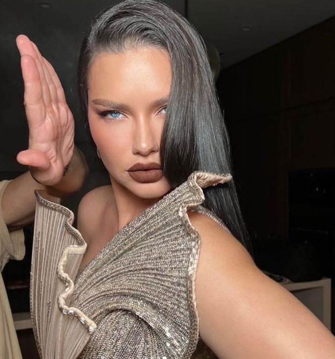 Adriana Lima hamilelik kilolarını verdi