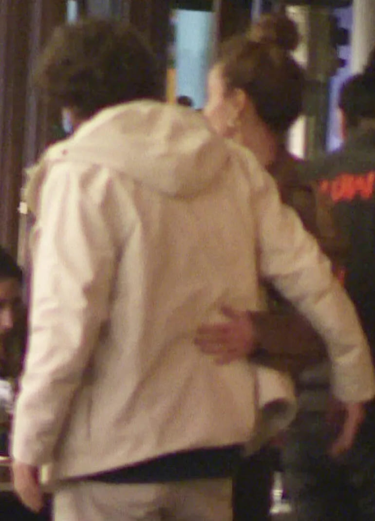 Bestemsu Özdemir ile yakınlaşan gizemli adam kafaları karıştırdı-1 - All Magazine Bestemsu Özdemir ile yakınlaşan gizemli adam kafaları karıştırdı