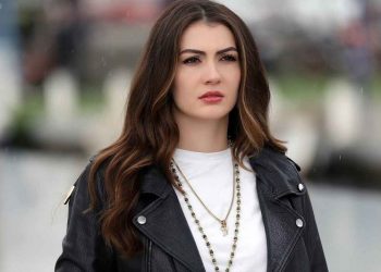 Burcu Özberk'ten dikkat çeken takipleşme