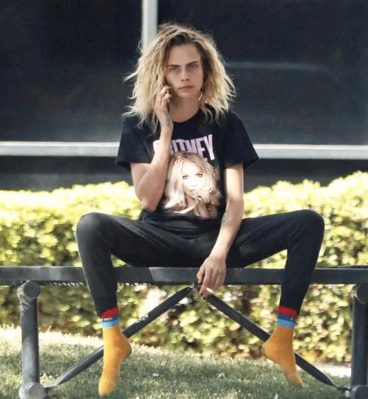 Cara Delevingne tedavi görmeye başladığını açıkladı