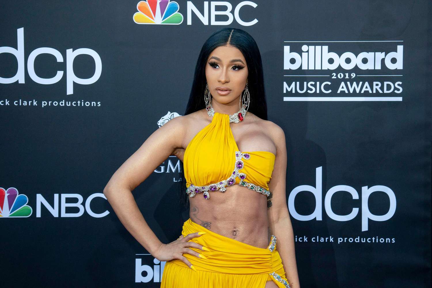 Cardi B güzellik sektörüne adım attı