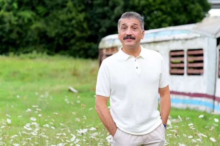 Cem Davran çocukluk fotoğrafı ile takipçilerine nostalji yaşattı