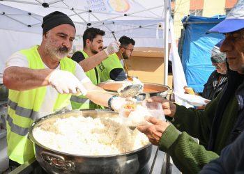 Cengiz Bozkurt, Kahramanmaraş ve İskenderun’da yardım çalışmalarına katıldı