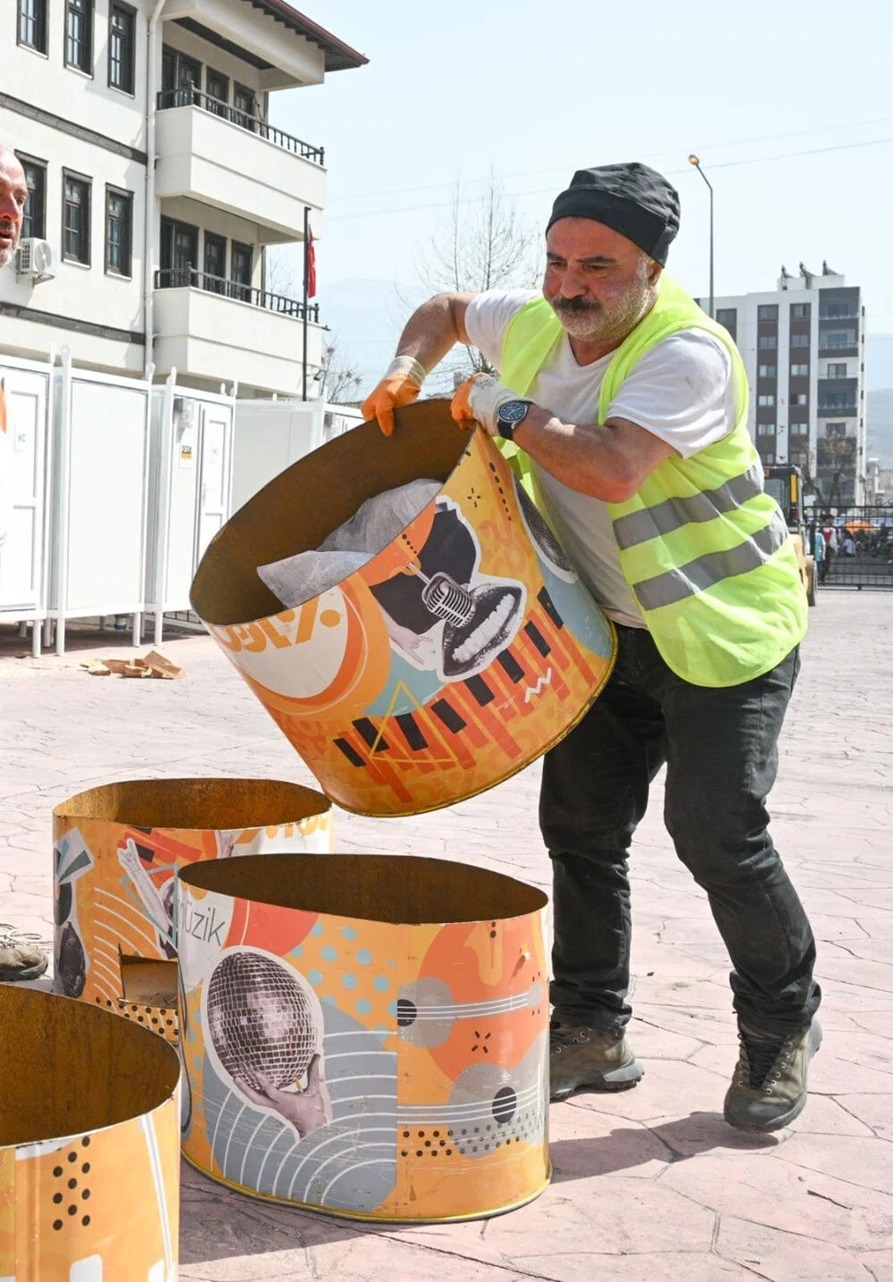 Cengiz Bozkurt, Kahramanmaraş ve İskenderun’da yardım çalışmalarına katıldı