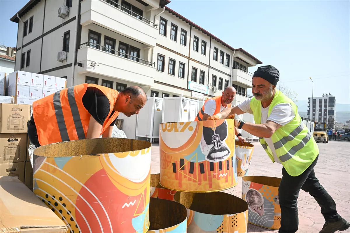 Cengiz Bozkurt, Kahramanmaraş ve İskenderun’da yardım çalışmalarına katıldı