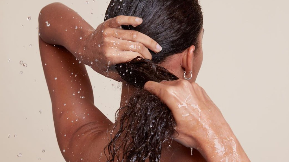 Kıvırcık saçlar için yeni saç yıkama metodu Co washing