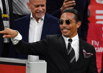 Nusret Gökçe yardım çağrısını gökyüzüne yazdırdı