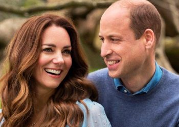 Prens William ve eşi Kate Middleton İngiltere deki deprem gönüllüleriyle bir araya geldi