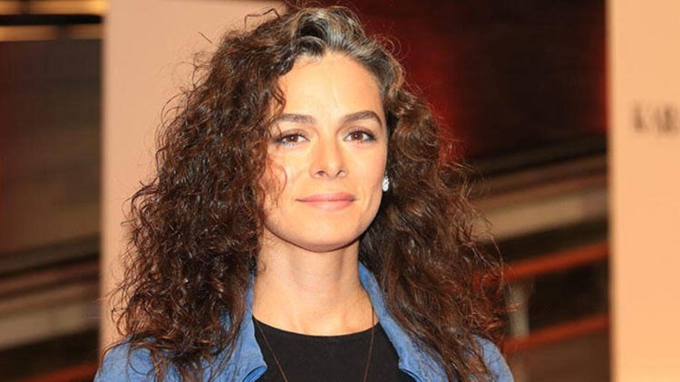 ‘Sıfır makyaj’ Özge Özpirinçci