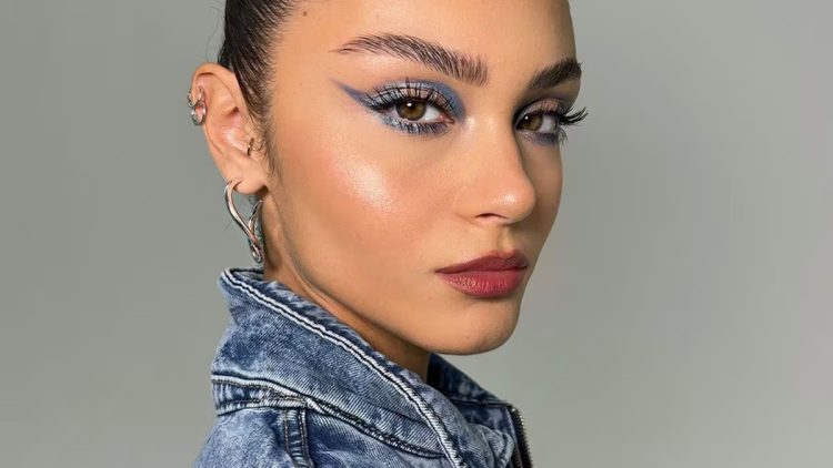 Mavi göz makyajına yeni bakış açısı: Washed Denim