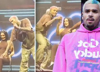 Ünlü rapçi konserde kucak dansı yaptığı hayranının telefonunu fırlattı!