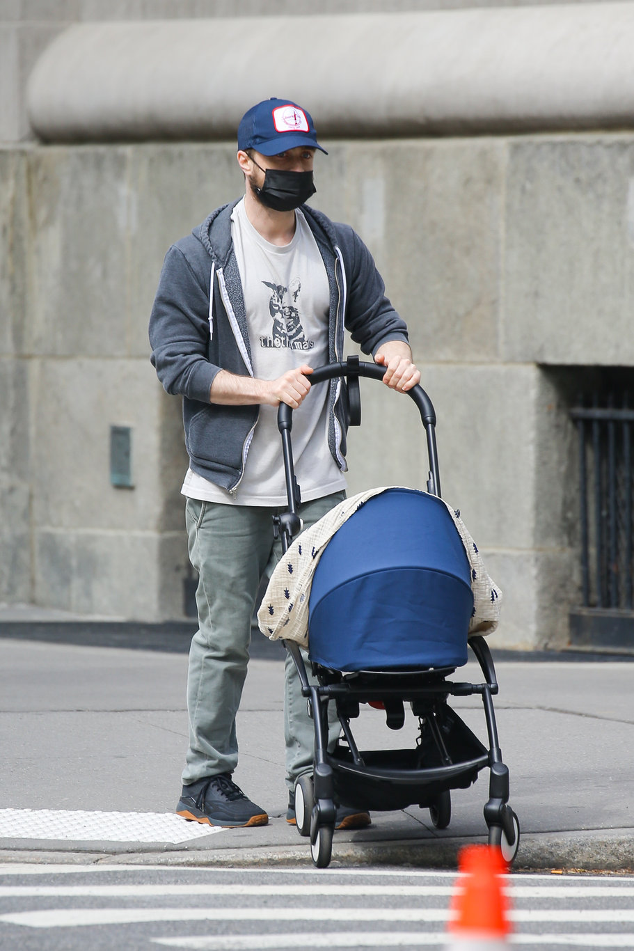 Baba olan Daniel Radcliffe bebeğiyle görüntülendi
