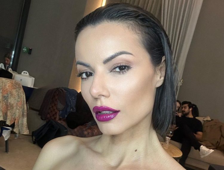 Çağla Şıkel’in “Ayakkabıya 200 bin TL vermem” sözlerine Simge Ünal’dan yorum