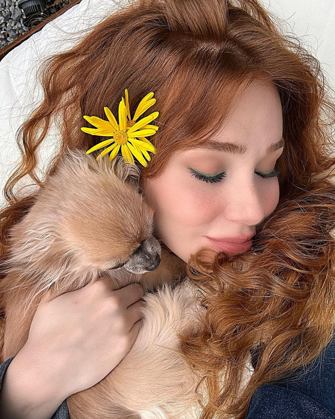 Elçin Sangu’nun bahar pozlarına beğeni yağdı Sezona giriş yapılmıştır