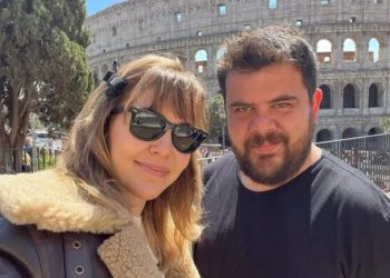 Eser Yenenler İçerikleri tamamen Berfu yazıyor ve düşünüyor