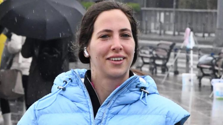 Zehra Çilingiroğlu sabah yürüyüşünde