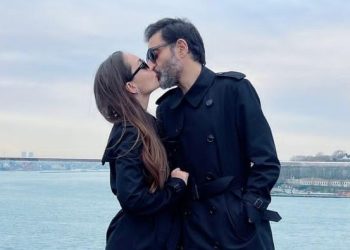 Zeynep Tuğçe Bayat ve Cansel Elçin’den aşk pozları
