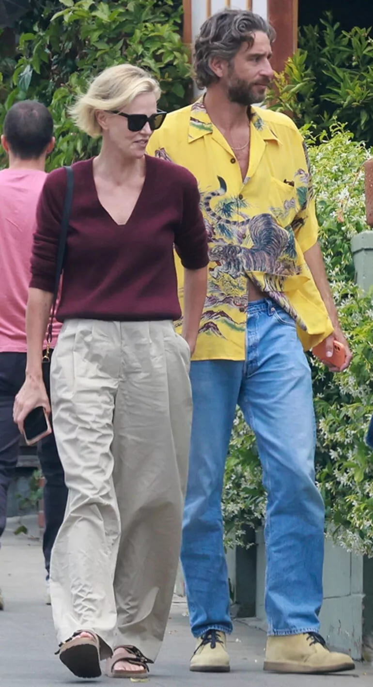 Charlize Theron yeni sevgilisiyle el ele
