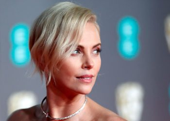 Charlize Theron yeni sevgilisiyle el ele