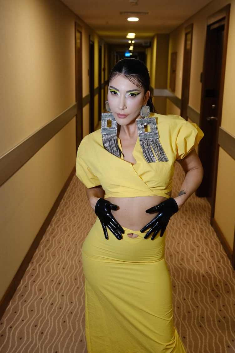 Hande Yener fit görüntüsüyle şaşırttı