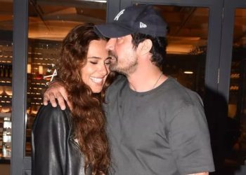 İlk kez görüntülenen İbrahim Çelikkol ve sevgilisi Natali Yarcan kameralara aşk pozu verdi
