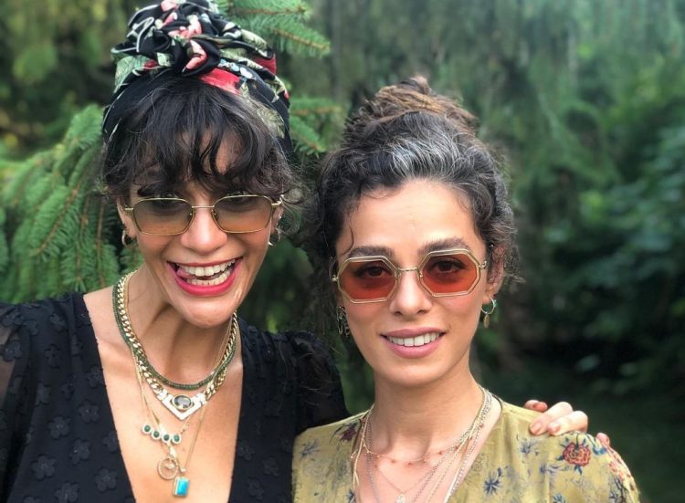 Özge Özpirinçci ile Berrak Tüzünataç’ın boy farkı gündem oldu