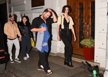Büşra Develi, gizemli erkek arkadaşıyla Bebek'te görüntülendi