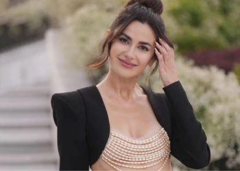 Didem Uzel, Eda Ece'nin düğününde göğüs dekolteli elbises giyen Nesrin Cavadzade'yi eleştirdi